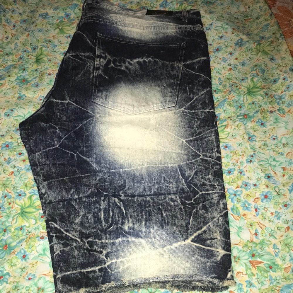 Men dash distress jean shorts